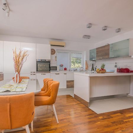 Apartments Stella & Luna Крк Екстер'єр фото