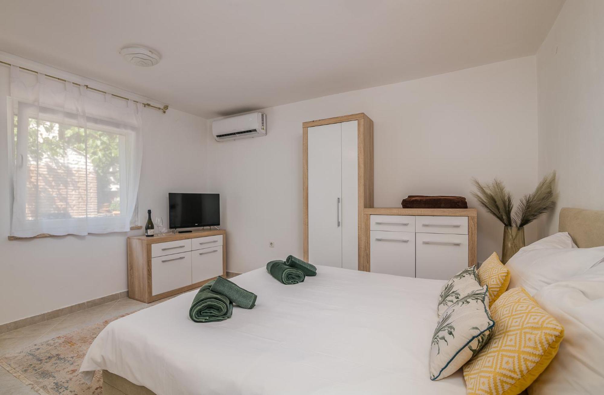 Apartments Stella & Luna Крк Екстер'єр фото